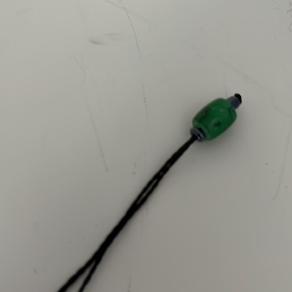 Handmade adjustable & reversible macrame green beads and hematite pearl necklace - Picture 7 of 10